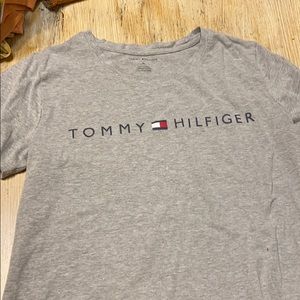 tommy hilfiger tee shirt